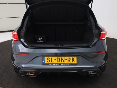CUPRA Leon 1.4 e-Hybrid VZ | 245pk | Stoel & stuurverwarming | Carplay | Camera | Adaptive cruise | Keyless | Park Assist | Sfeerverlichting | Full LED | Navigatie | Sportstoelen | PHEV | Plug In