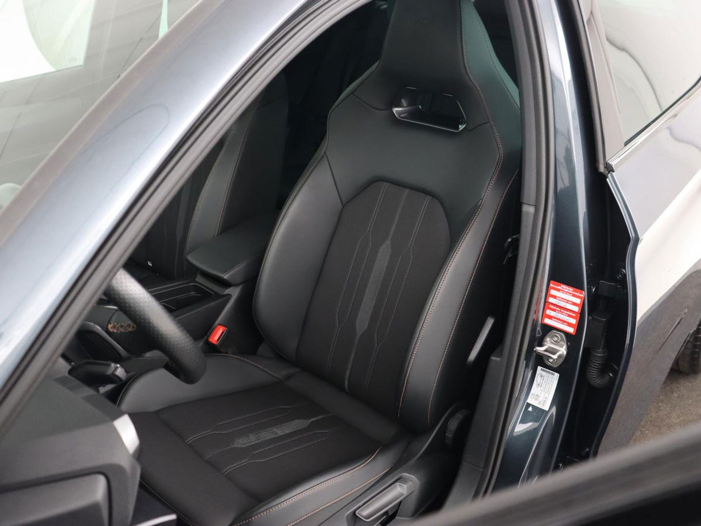 CUPRA Leon 1.4 e-Hybrid VZ | 245pk | Stoel & stuurverwarming | Carplay | Camera | Adaptive cruise | Keyless | Park Assist | Sfeerverlichting | Full LED | Navigatie | Sportstoelen | PHEV | Plug In