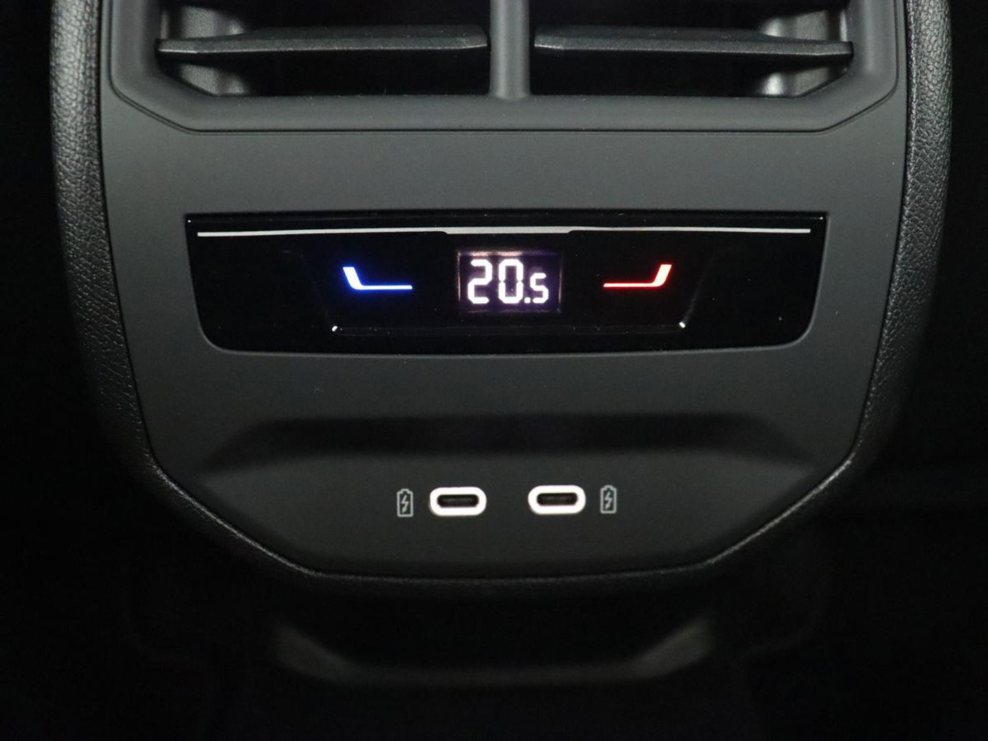 CUPRA Leon 1.4 e-Hybrid VZ | 245pk | Stoel & stuurverwarming | Carplay | Camera | Adaptive cruise | Keyless | Park Assist | Sfeerverlichting | Full LED | Navigatie | Sportstoelen | PHEV | Plug In