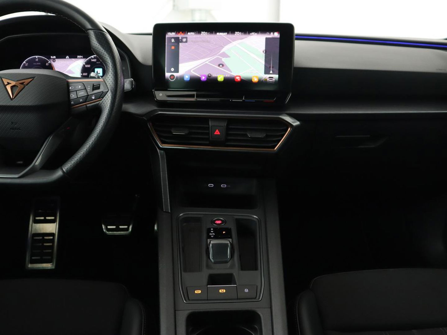 CUPRA Leon 1.4 e-Hybrid VZ | 245pk | Stoel & stuurverwarming | Carplay | Camera | Adaptive cruise | Keyless | Park Assist | Sfeerverlichting | Full LED | Navigatie | Sportstoelen | PHEV | Plug In