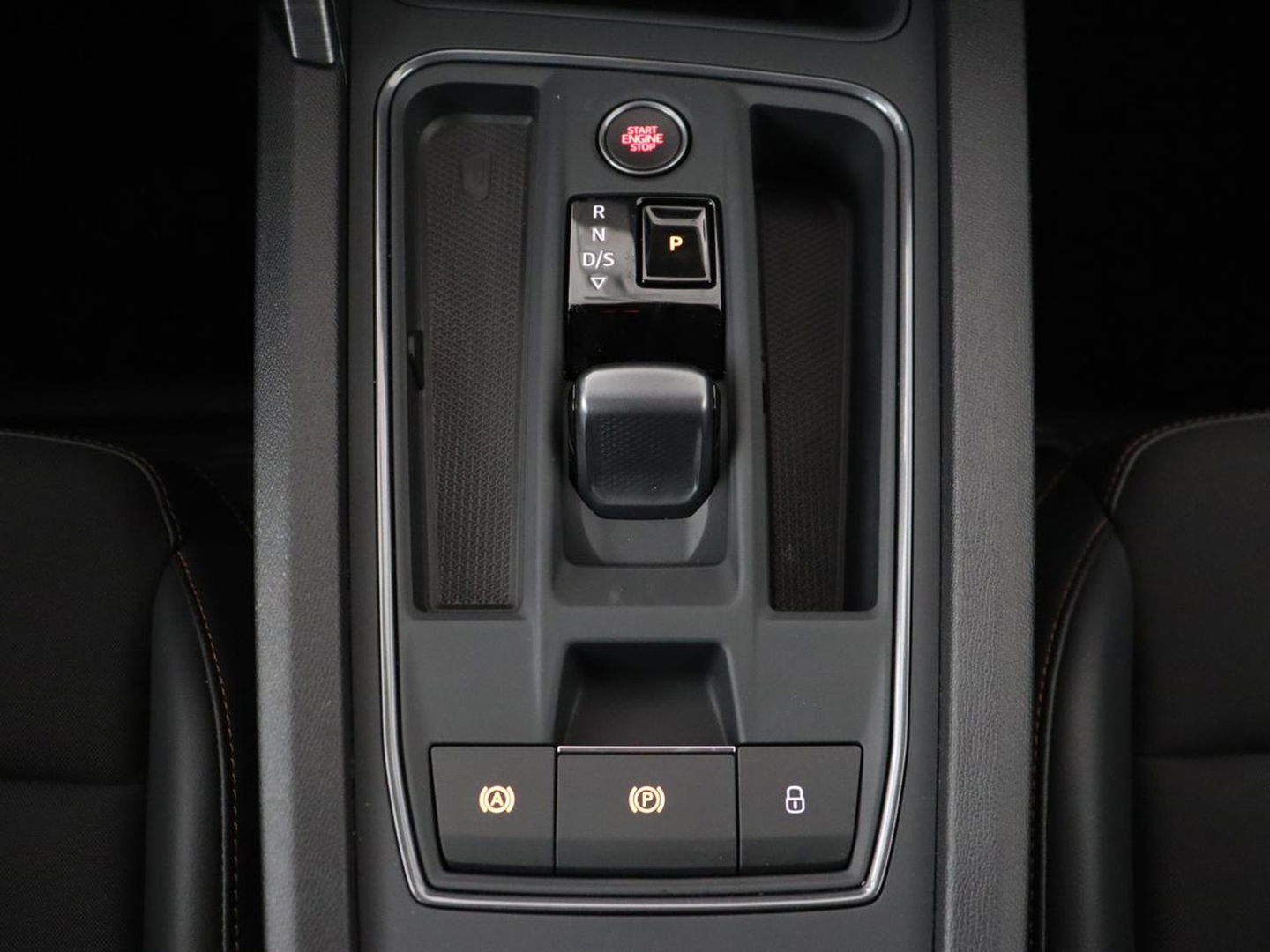 CUPRA Leon 1.4 e-Hybrid VZ | 245pk | Stoel & stuurverwarming | Carplay | Camera | Adaptive cruise | Keyless | Park Assist | Sfeerverlichting | Full LED | Navigatie | Sportstoelen | PHEV | Plug In
