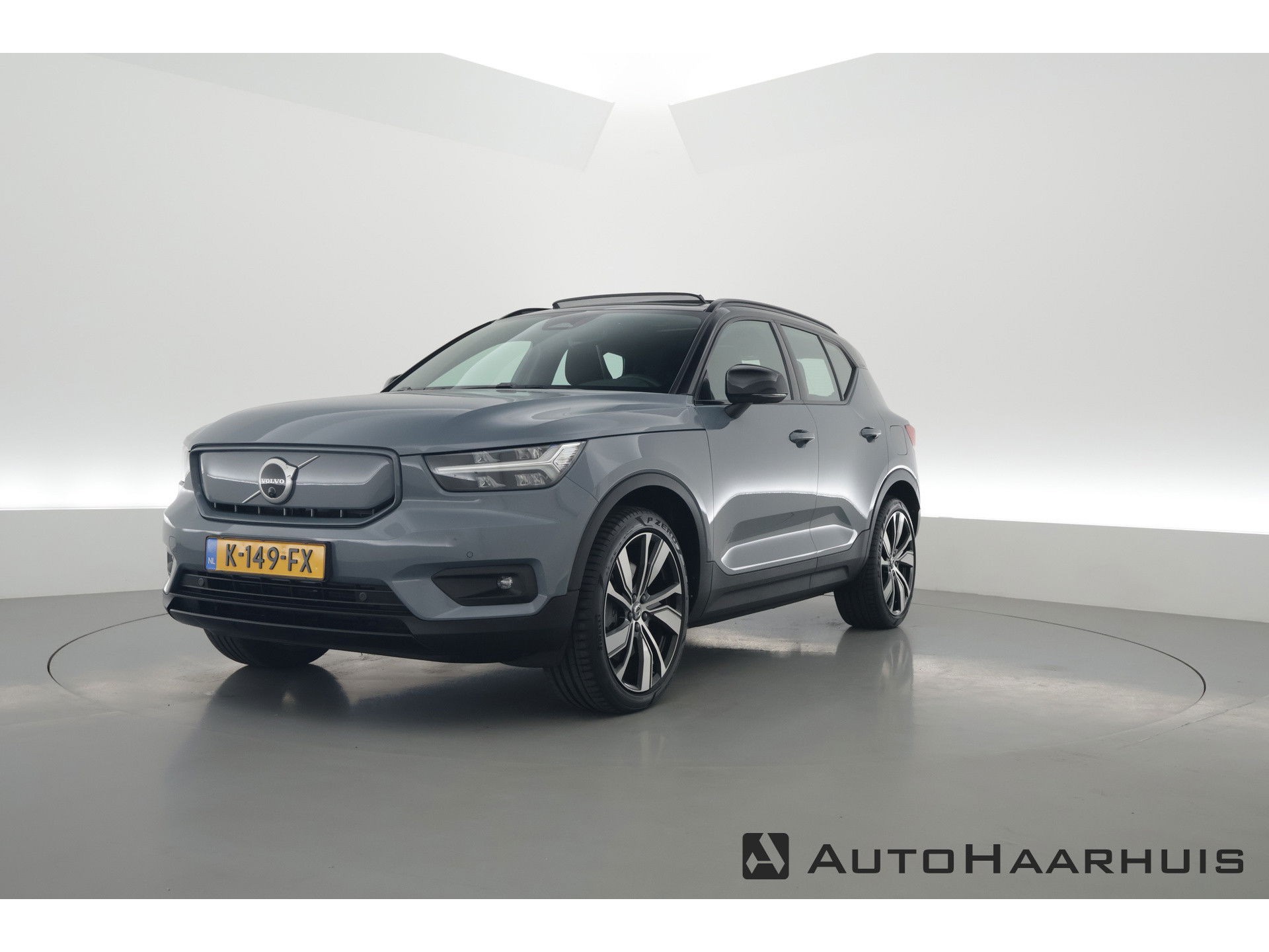 Volvo XC40 Recharge P8 AWD R-Design | Pano | 360cam | H&K | Elek. Trekhaak | 20'' | Adapt. Cruise | Elek. Stoelen
