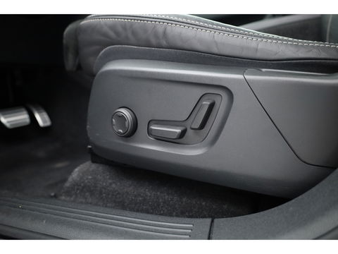 Volvo XC40 Recharge P8 AWD R-Design | Pano | 360cam | H&K | Elek. Trekhaak | 20'' | Adapt. Cruise | Elek. Stoelen