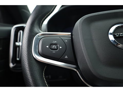 Volvo XC40 Recharge P8 AWD R-Design | Pano | 360cam | H&K | Elek. Trekhaak | 20'' | Adapt. Cruise | Elek. Stoelen