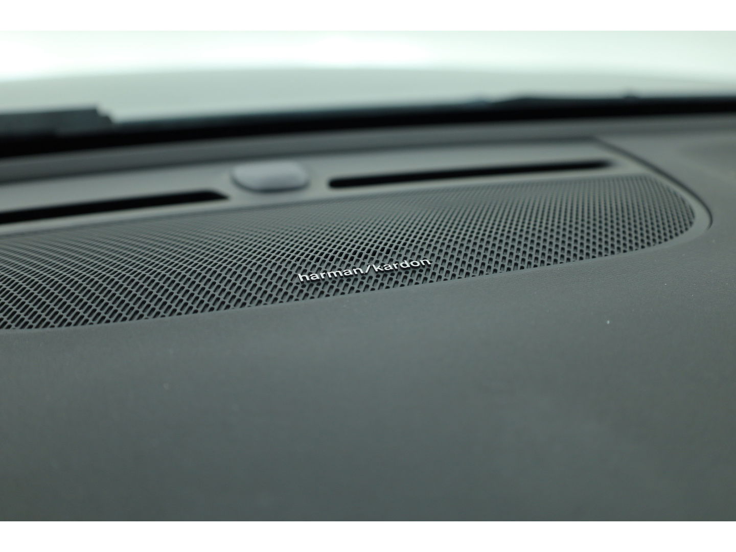 Volvo XC40 Recharge P8 AWD R-Design | Pano | 360cam | H&K | Elek. Trekhaak | 20'' | Adapt. Cruise | Elek. Stoelen