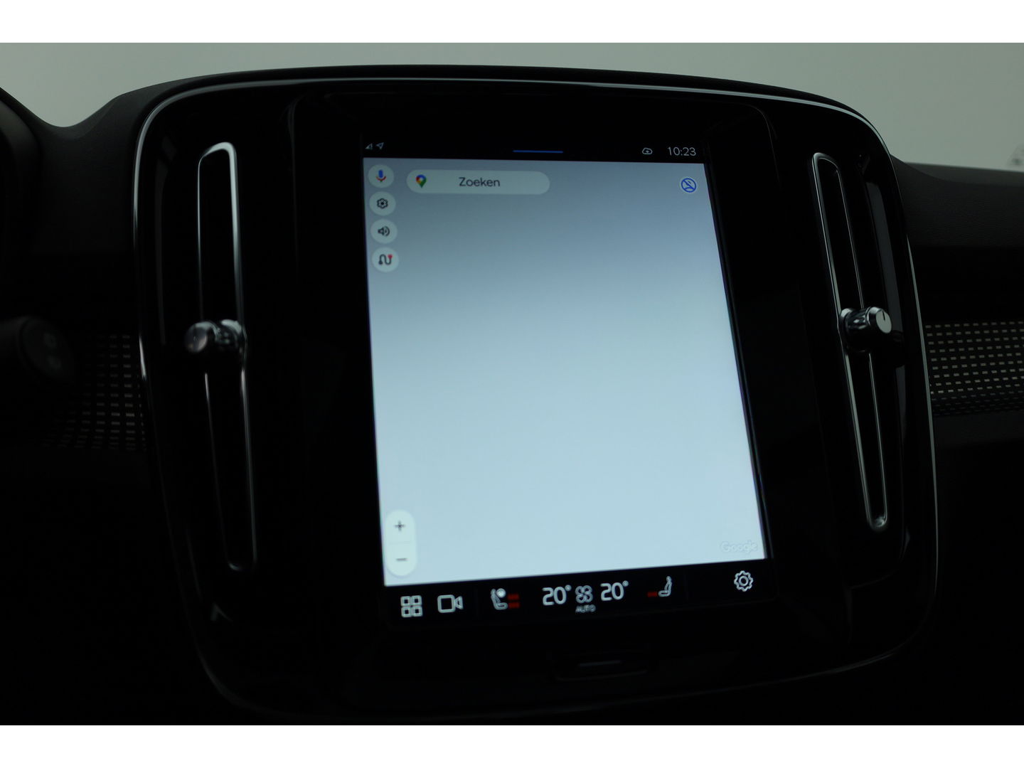 Volvo XC40 Recharge P8 AWD R-Design | Pano | 360cam | H&K | Elek. Trekhaak | 20'' | Adapt. Cruise | Elek. Stoelen