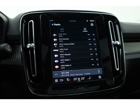 Volvo XC40 Recharge P8 AWD R-Design | Pano | 360cam | H&K | Elek. Trekhaak | 20'' | Adapt. Cruise | Elek. Stoelen