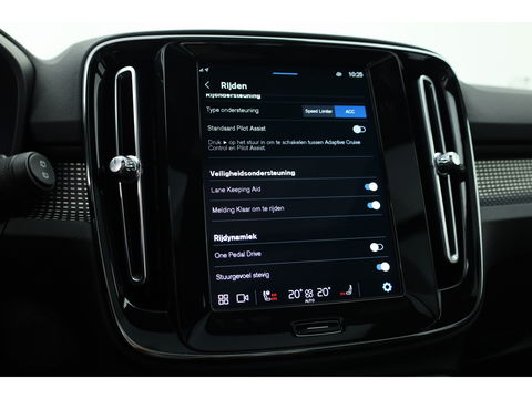 Volvo XC40 Recharge P8 AWD R-Design | Pano | 360cam | H&K | Elek. Trekhaak | 20'' | Adapt. Cruise | Elek. Stoelen
