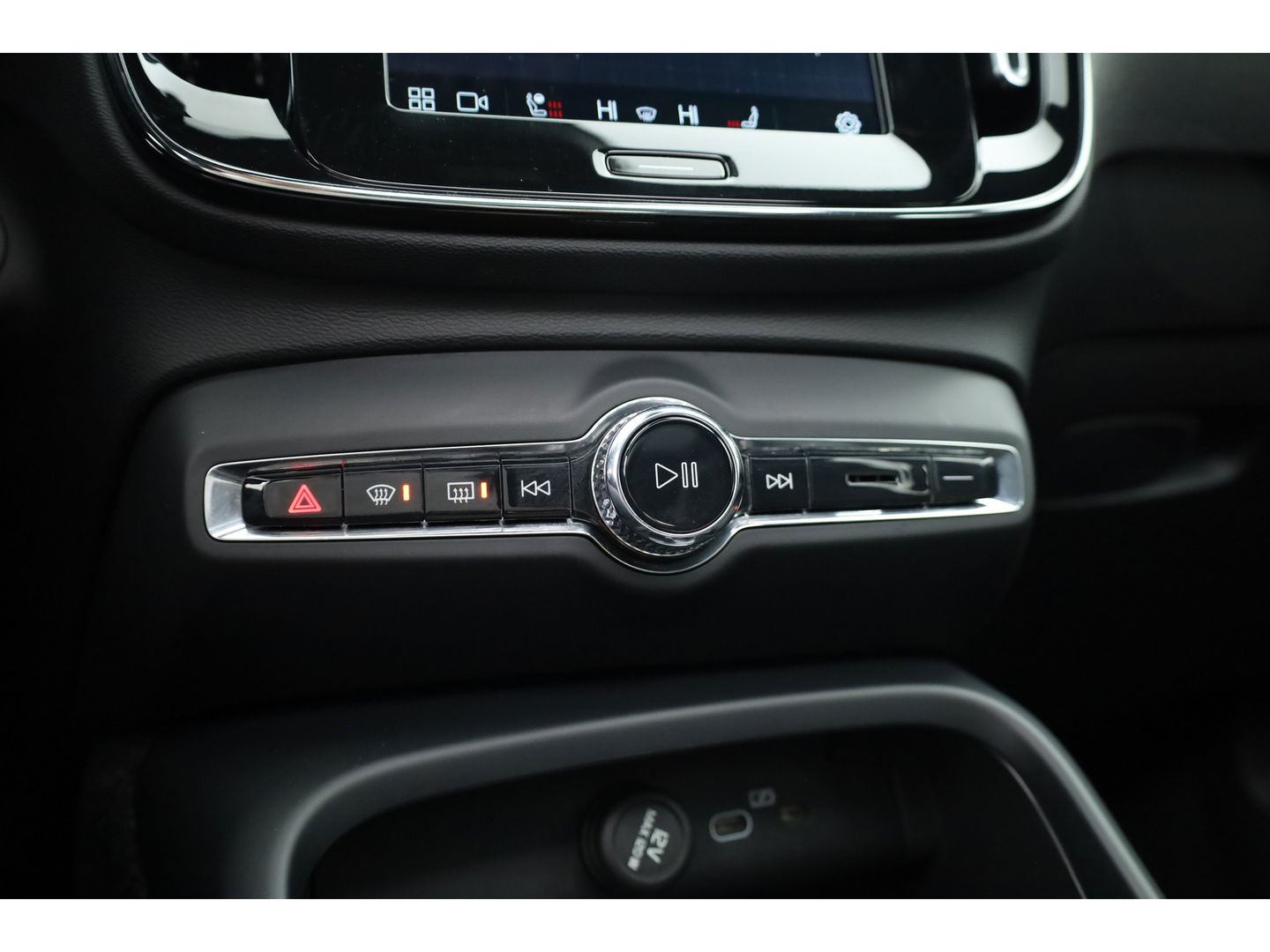 Volvo XC40 Recharge P8 AWD R-Design | Pano | 360cam | H&K | Elek. Trekhaak | 20'' | Adapt. Cruise | Elek. Stoelen