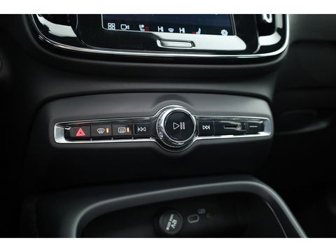 Volvo XC40 Recharge P8 AWD R-Design | Pano | 360cam | H&K | Elek. Trekhaak | 20'' | Adapt. Cruise | Elek. Stoelen