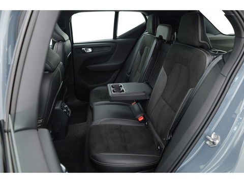 Volvo XC40 Recharge P8 AWD R-Design | Pano | 360cam | H&K | Elek. Trekhaak | 20'' | Adapt. Cruise | Elek. Stoelen