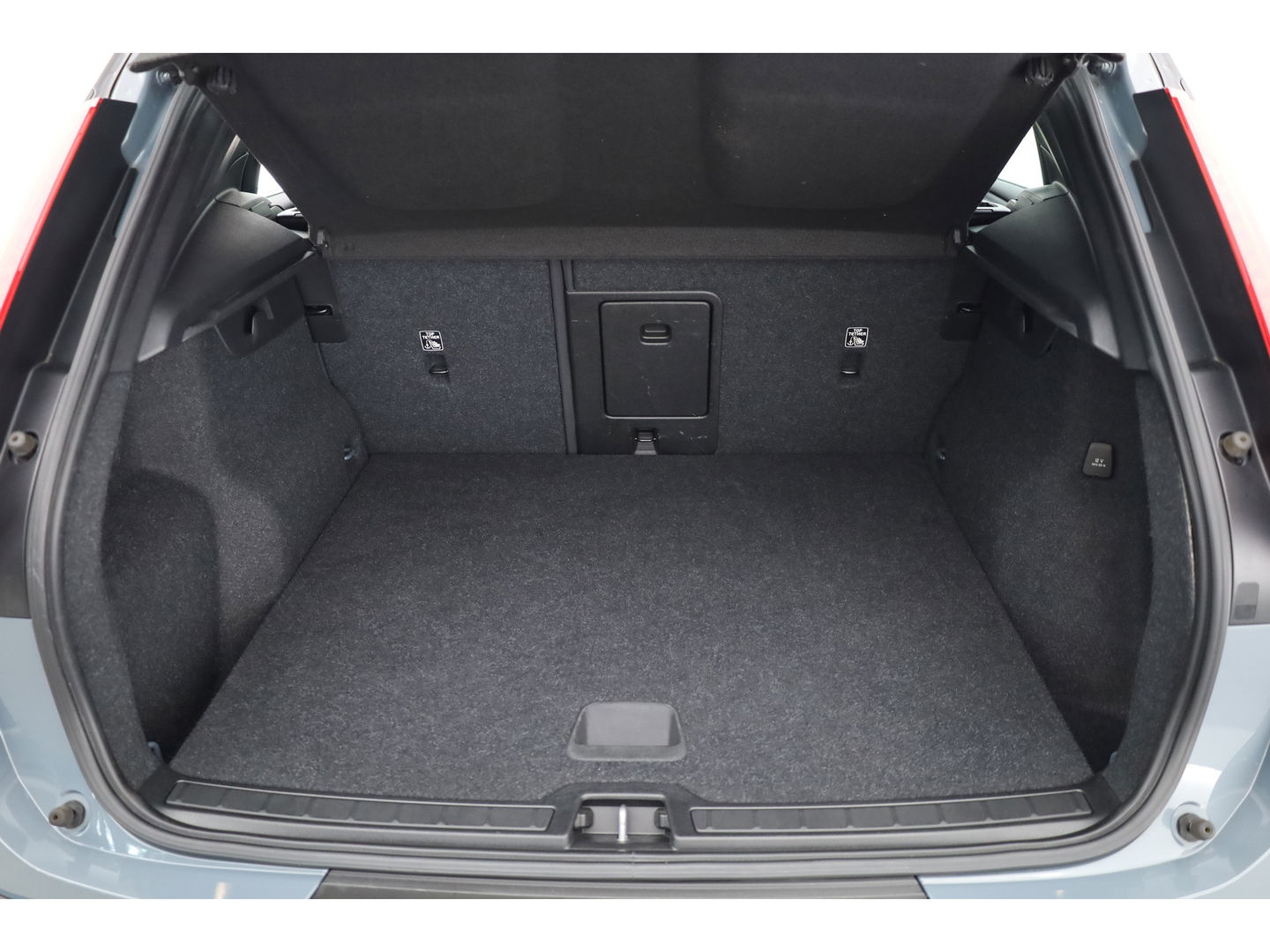 Volvo XC40 Recharge P8 AWD R-Design | Pano | 360cam | H&K | Elek. Trekhaak | 20'' | Adapt. Cruise | Elek. Stoelen