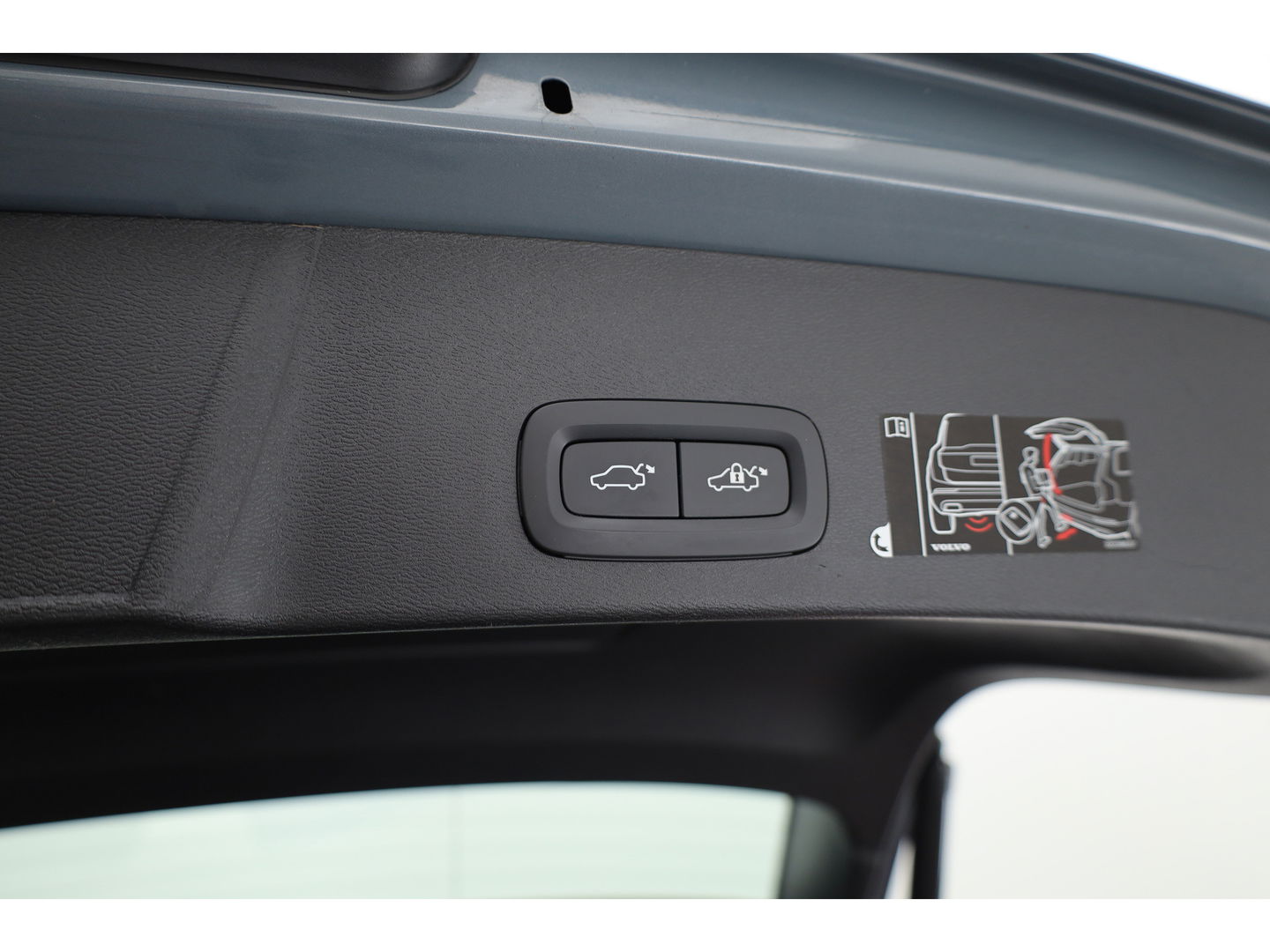 Volvo XC40 Recharge P8 AWD R-Design | Pano | 360cam | H&K | Elek. Trekhaak | 20'' | Adapt. Cruise | Elek. Stoelen