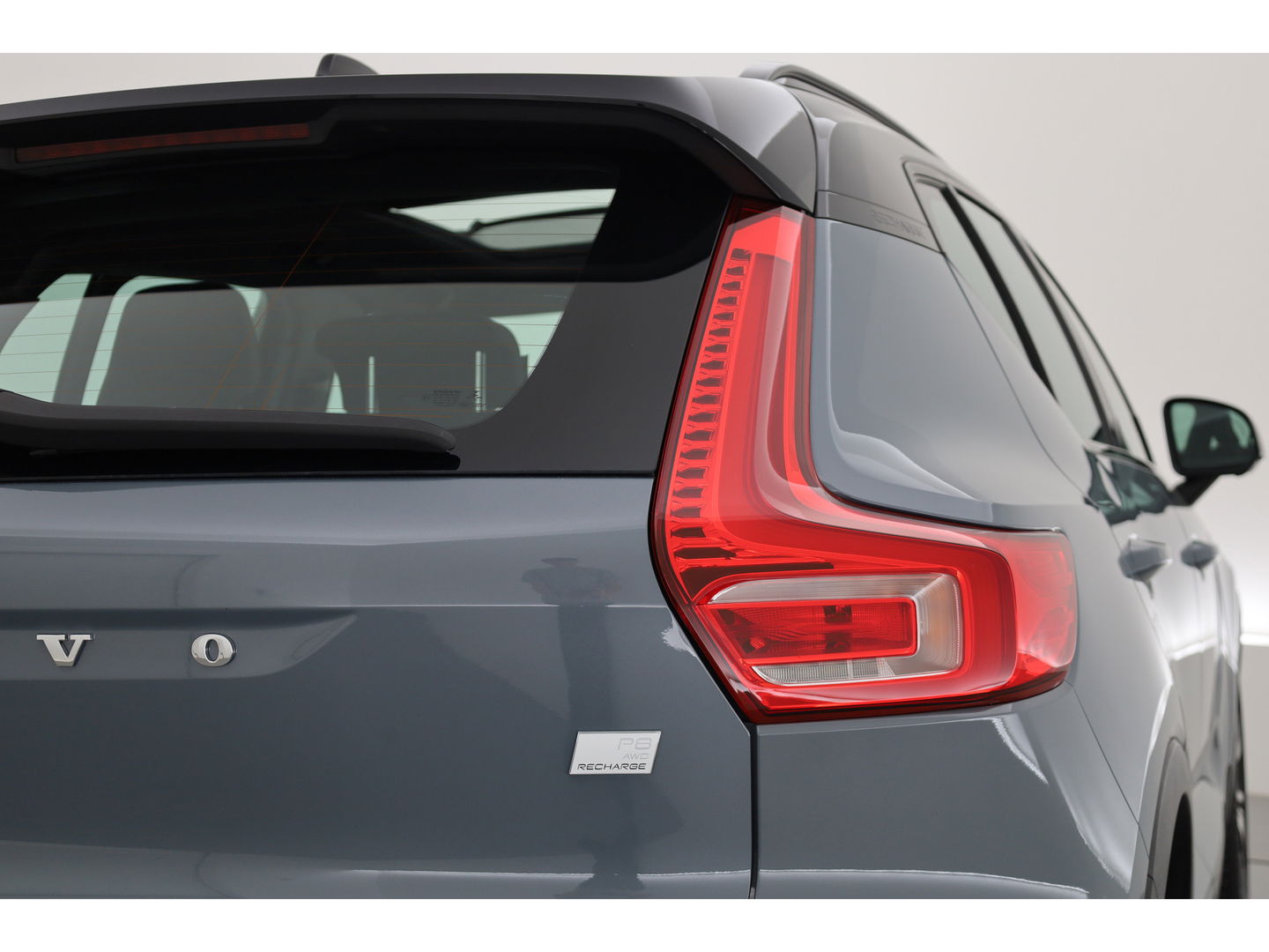 Volvo XC40 Recharge P8 AWD R-Design | Pano | 360cam | H&K | Elek. Trekhaak | 20'' | Adapt. Cruise | Elek. Stoelen