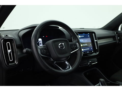 Volvo XC40 Recharge P8 AWD R-Design | Pano | 360cam | H&K | Elek. Trekhaak | 20'' | Adapt. Cruise | Elek. Stoelen