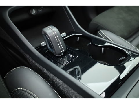 Volvo XC40 Recharge P8 AWD R-Design | Pano | 360cam | H&K | Elek. Trekhaak | 20'' | Adapt. Cruise | Elek. Stoelen