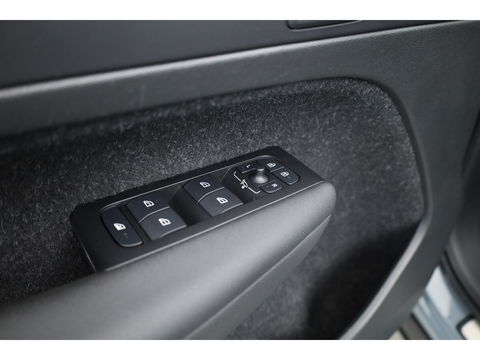 Volvo XC40 Recharge P8 AWD R-Design | Pano | 360cam | H&K | Elek. Trekhaak | 20'' | Adapt. Cruise | Elek. Stoelen