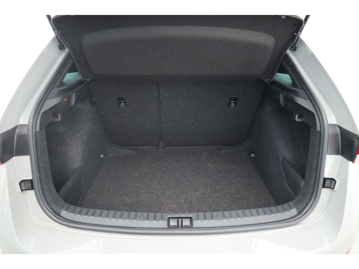 Škoda Scala 1.0 TSI Sport Business DSG | Pano | Apple CarPlay | Stoelverw. | Camera | LED | 17'' |