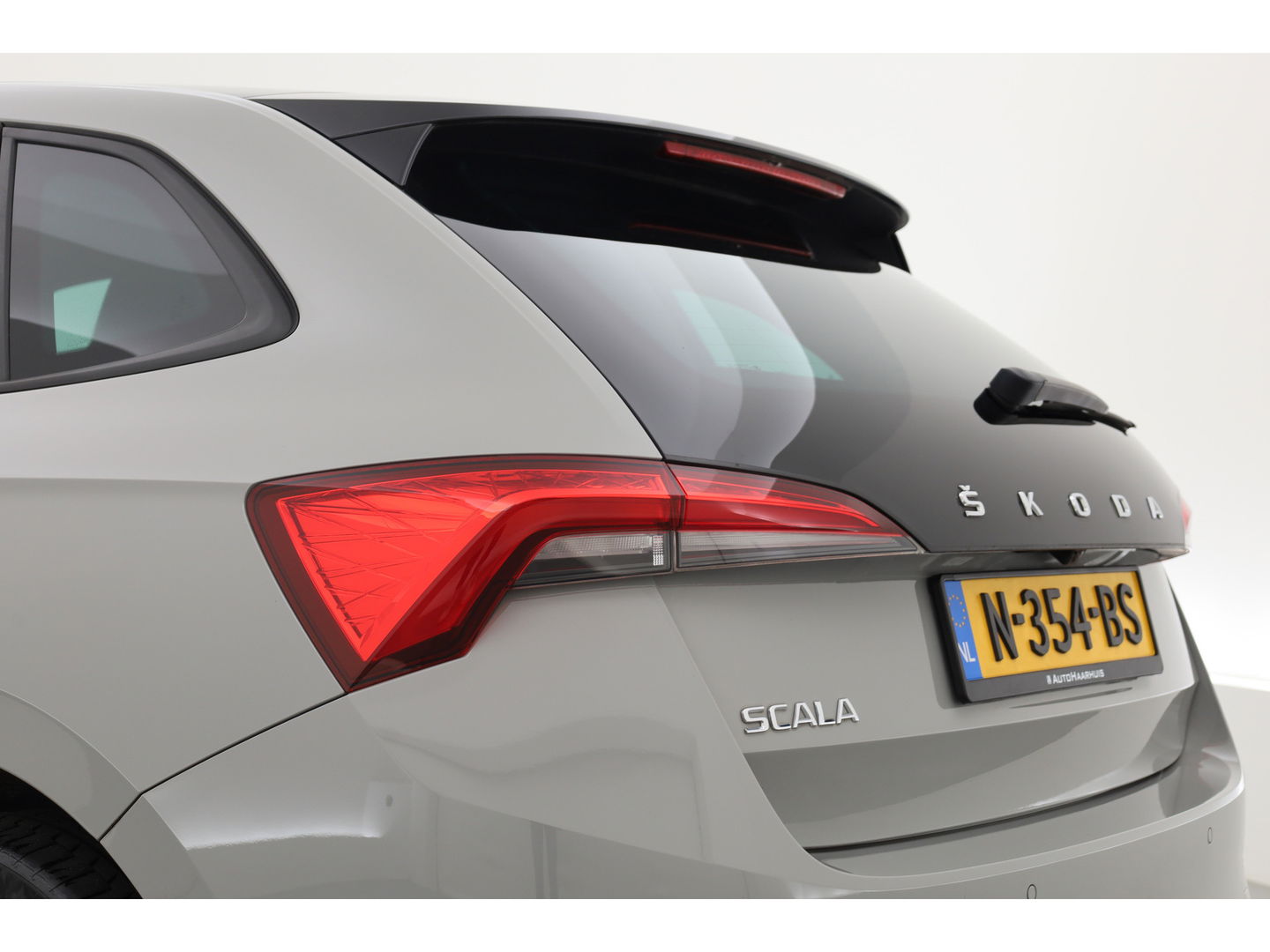 Škoda Scala 1.0 TSI Sport Business DSG | Pano | Apple CarPlay | Stoelverw. | Camera | LED | 17'' |