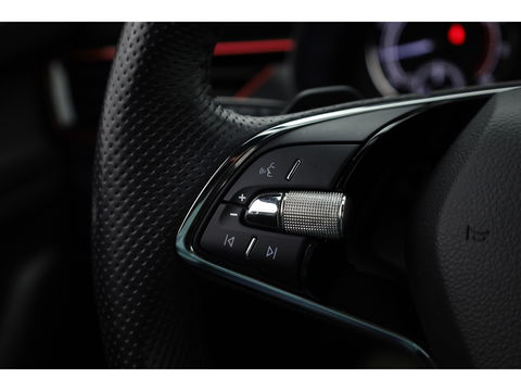 Škoda Scala 1.0 TSI Sport Business DSG | Pano | Apple CarPlay | Stoelverw. | Camera | LED | 17'' |