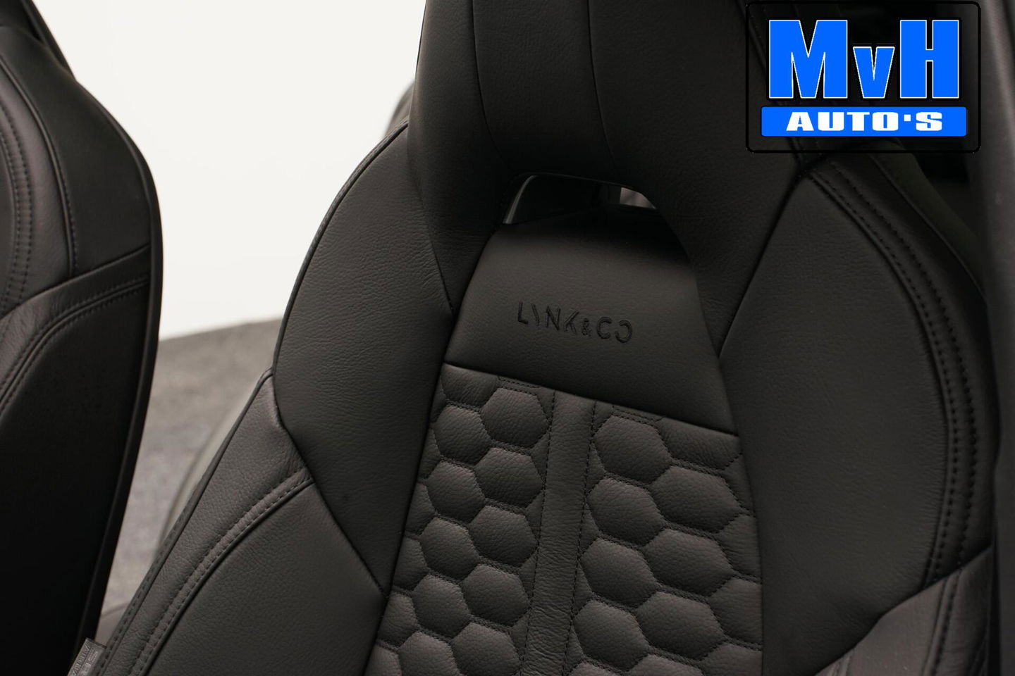 Lynk & Co 01 1.5 |FULL BLACK XL|ZWARTE.HEMEL|LEER|TREKH|NAP