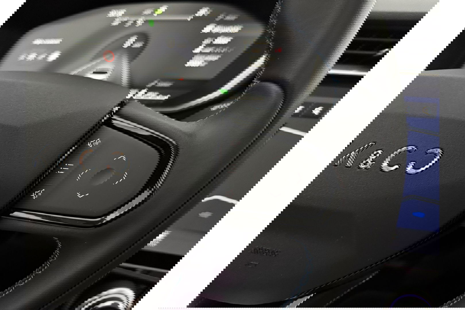 Lynk Co 01 1.5 | Black Edition | 262PK 360Camera Sfeer ACC Pano LED Virtual Memory Carplay Clima Navi PDC 20"LMV