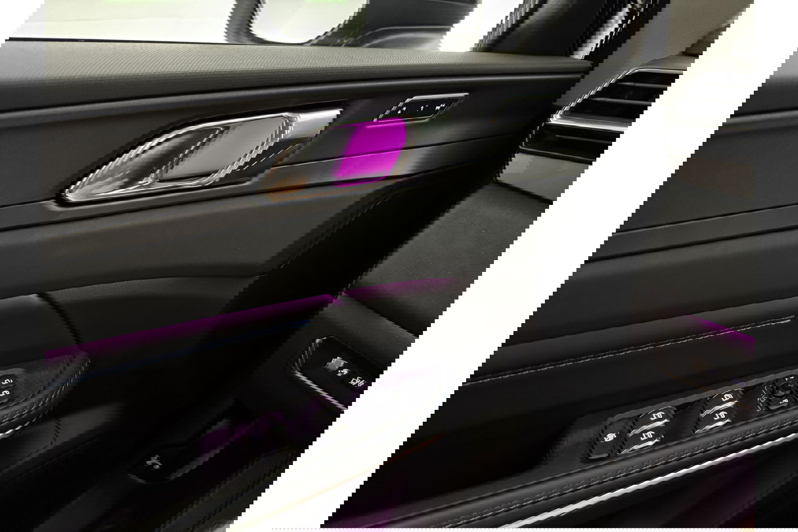 Lynk Co 01 1.5 | Black Edition | 262PK 360Camera Sfeer ACC Pano LED Virtual Memory Carplay Clima Navi PDC 20"LMV