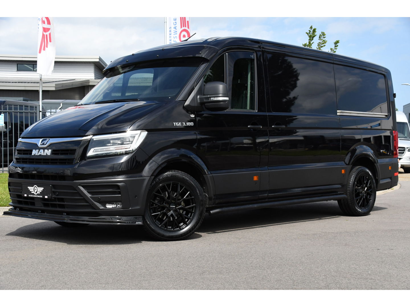 MAN TGE 3.180 35 2.0 L3H2 Black Edition Full Options! Adaptieve Cruise, Camera, Carplay, Clima, 177pk, LED, 2 x Schuifdeur, Automaat, Uniek!