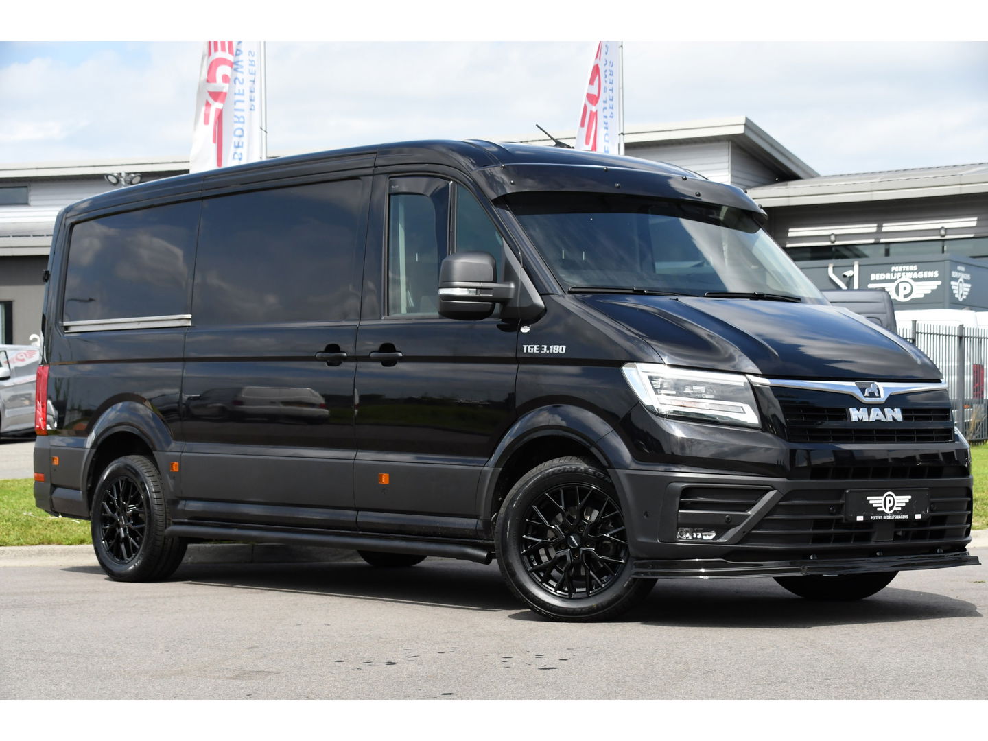 MAN TGE 3.180 35 2.0 L3H2 Black Edition Full Options! Adaptieve Cruise, Camera, Carplay, Clima, 177pk, LED, 2 x Schuifdeur, Automaat, Uniek!