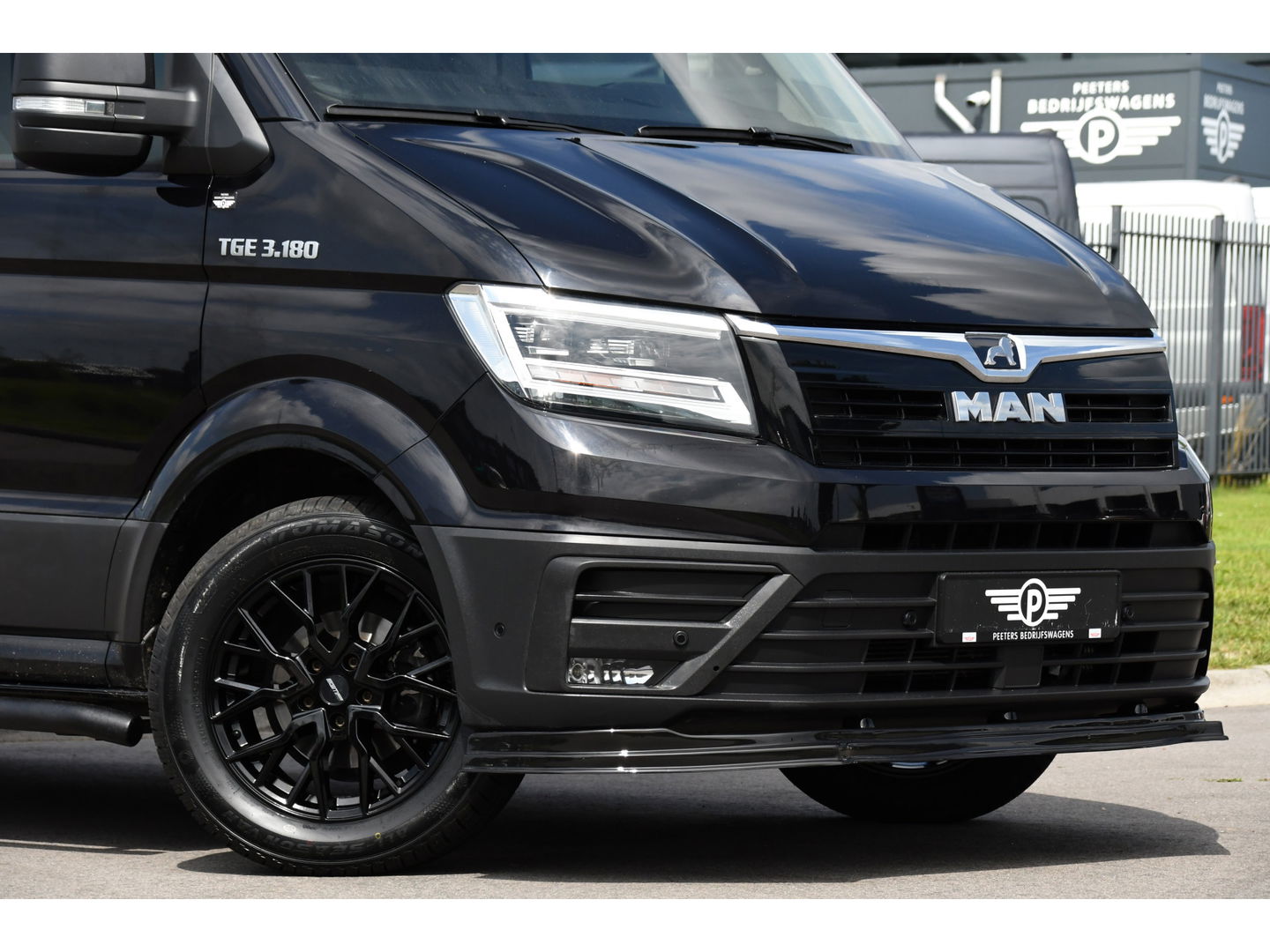 MAN TGE 3.180 35 2.0 L3H2 Black Edition Full Options! Adaptieve Cruise, Camera, Carplay, Clima, 177pk, LED, 2 x Schuifdeur, Automaat, Uniek!
