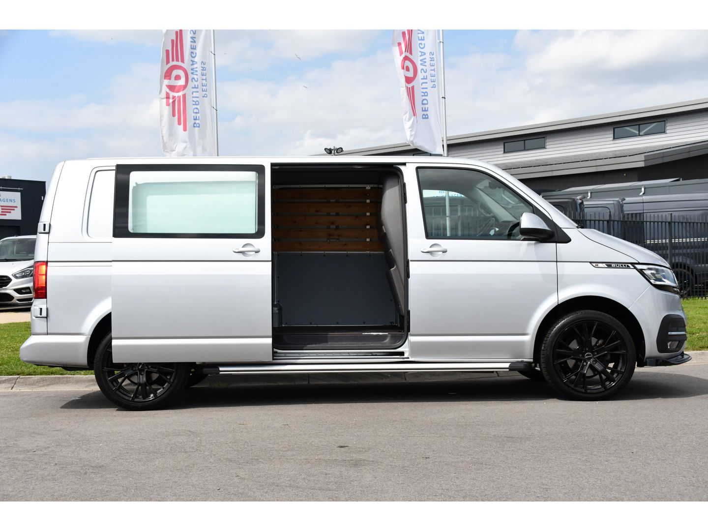 Volkswagen Transporter 2.0 TDI L2H1 Bulli Virtual, Adaptieve Cruise, Camera, Carplay, NAVI, LED, 150pk, Sensoren, Automaat, Uniek!