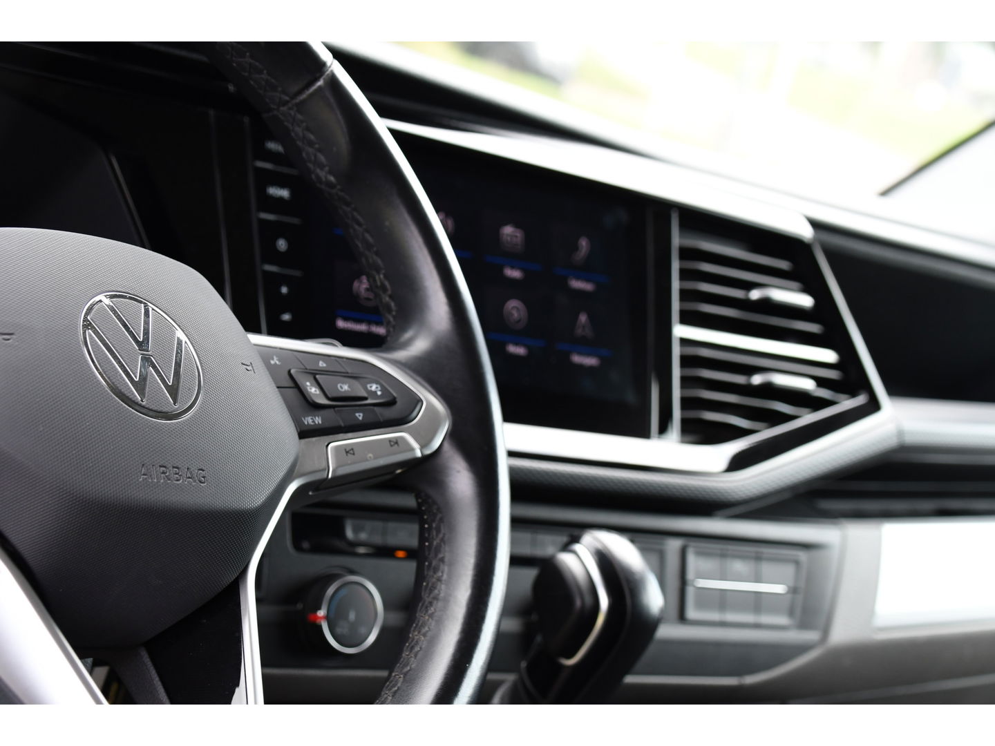 Volkswagen Transporter 2.0 TDI L2H1 Bulli Virtual, Adaptieve Cruise, Camera, Carplay, NAVI, LED, 150pk, Sensoren, Automaat, Uniek!