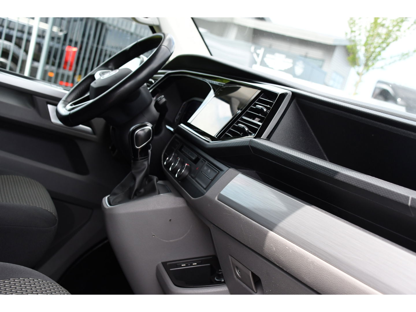 Volkswagen Transporter 2.0 TDI L2H1 Bulli Virtual, Adaptieve Cruise, Camera, Carplay, NAVI, LED, 150pk, Sensoren, Automaat, Uniek!