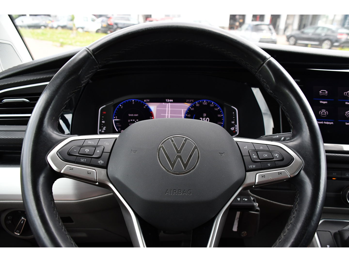 Volkswagen Transporter 2.0 TDI L2H1 Bulli Virtual, Adaptieve Cruise, Camera, Carplay, NAVI, LED, 150pk, Sensoren, Automaat, Uniek!