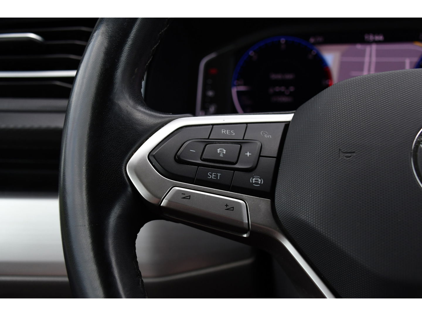 Volkswagen Transporter 2.0 TDI L2H1 Bulli Virtual, Adaptieve Cruise, Camera, Carplay, NAVI, LED, 150pk, Sensoren, Automaat, Uniek!