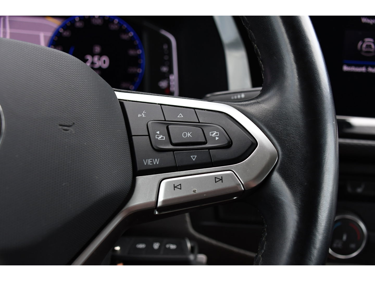 Volkswagen Transporter 2.0 TDI L2H1 Bulli Virtual, Adaptieve Cruise, Camera, Carplay, NAVI, LED, 150pk, Sensoren, Automaat, Uniek!