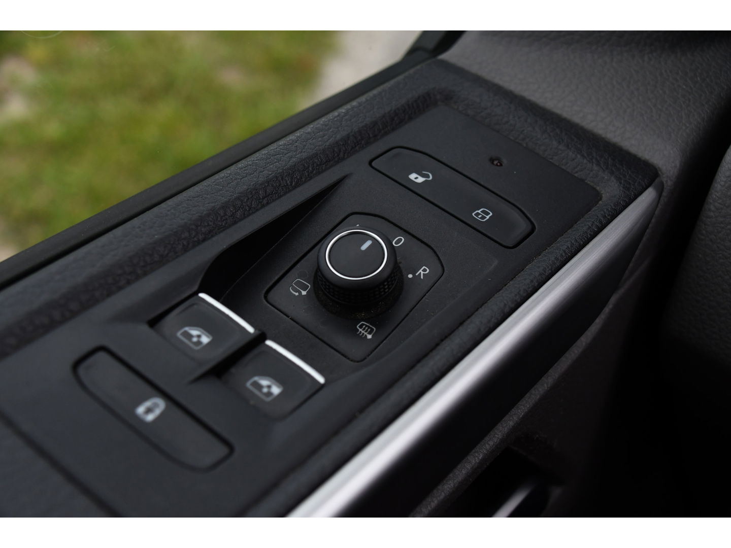 Volkswagen Transporter 2.0 TDI L2H1 Bulli Virtual, Adaptieve Cruise, Camera, Carplay, NAVI, LED, 150pk, Sensoren, Automaat, Uniek!