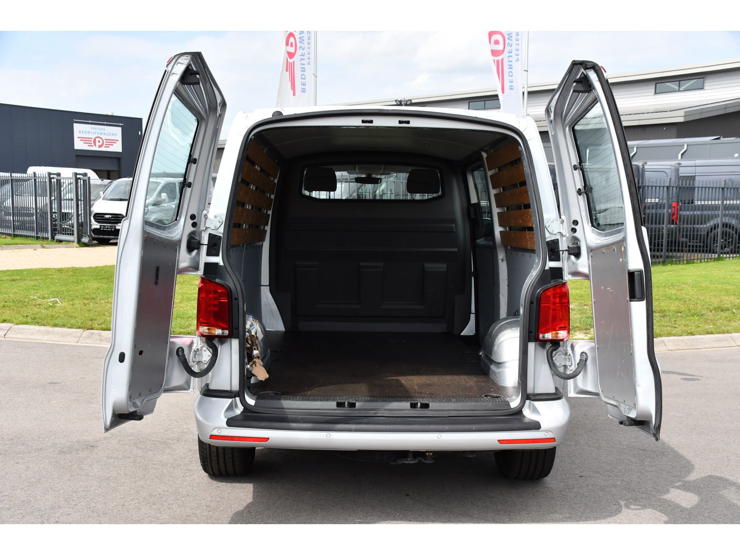 Volkswagen Transporter 2.0 TDI L2H1 Bulli Virtual, Adaptieve Cruise, Camera, Carplay, NAVI, LED, 150pk, Sensoren, Automaat, Uniek!