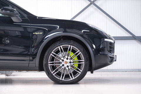 Porsche Cayenne 3.0 S E-Hybrid | Panorama | Trekhaak | Adaptive | Bicolor leder | LED | Memory | Stoelkoeling | NAP NL auto | Dealer onderhouden