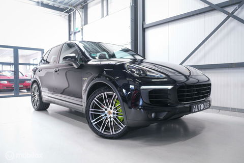 Porsche Cayenne 3.0 S E-Hybrid | Panorama | Trekhaak | Adaptive | Bicolor leder | LED | Memory | Stoelkoeling | NAP NL auto | Dealer onderhouden