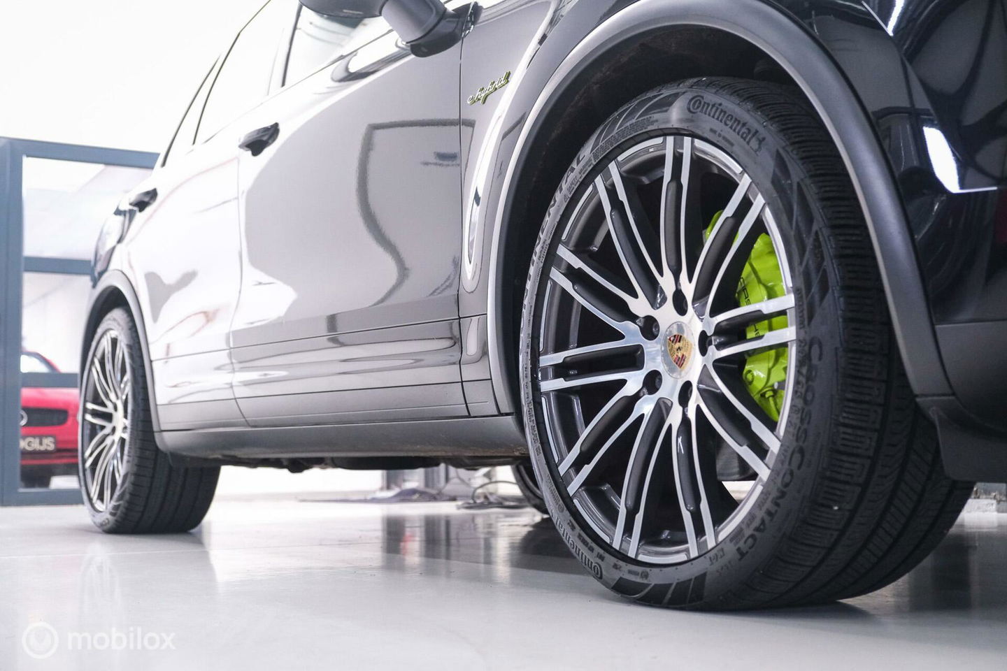 Porsche Cayenne 3.0 S E-Hybrid | Panorama | Trekhaak | Adaptive | Bicolor leder | LED | Memory | Stoelkoeling | NAP NL auto | Dealer onderhouden