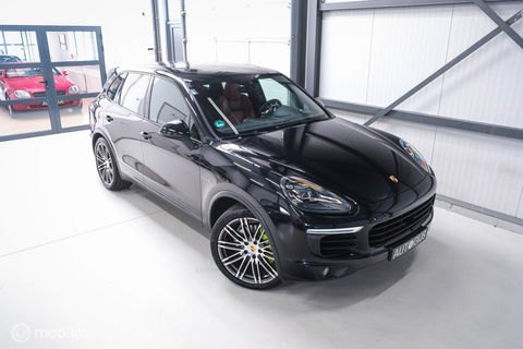Porsche Cayenne 3.0 S E-Hybrid | Panorama | Trekhaak | Adaptive | Bicolor leder | LED | Memory | Stoelkoeling | NAP NL auto | Dealer onderhouden