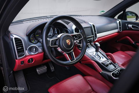 Porsche Cayenne 3.0 S E-Hybrid | Panorama | Trekhaak | Adaptive | Bicolor leder | LED | Memory | Stoelkoeling | NAP NL auto | Dealer onderhouden