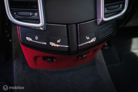 Porsche Cayenne 3.0 S E-Hybrid | Panorama | Trekhaak | Adaptive | Bicolor leder | LED | Memory | Stoelkoeling | NAP NL auto | Dealer onderhouden