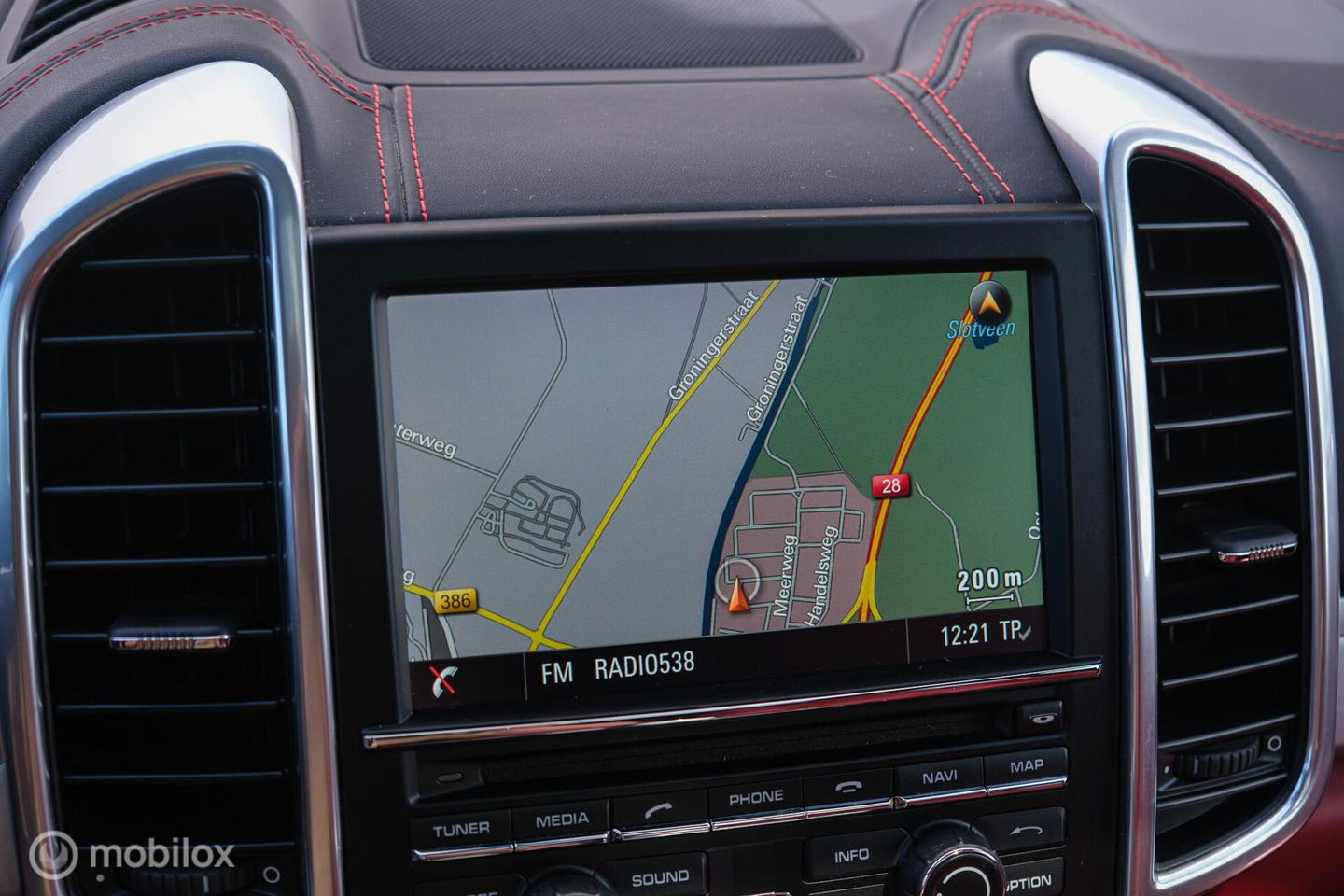 Porsche Cayenne 3.0 S E-Hybrid | Panorama | Trekhaak | Adaptive | Bicolor leder | LED | Memory | Stoelkoeling | NAP NL auto | Dealer onderhouden