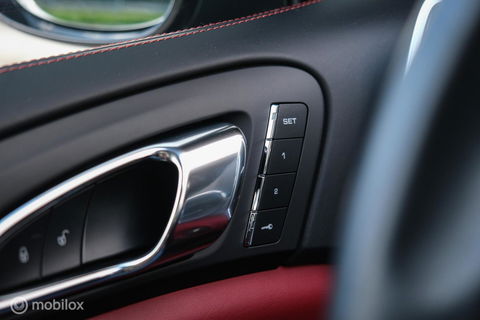 Porsche Cayenne 3.0 S E-Hybrid | Panorama | Trekhaak | Adaptive | Bicolor leder | LED | Memory | Stoelkoeling | NAP NL auto | Dealer onderhouden