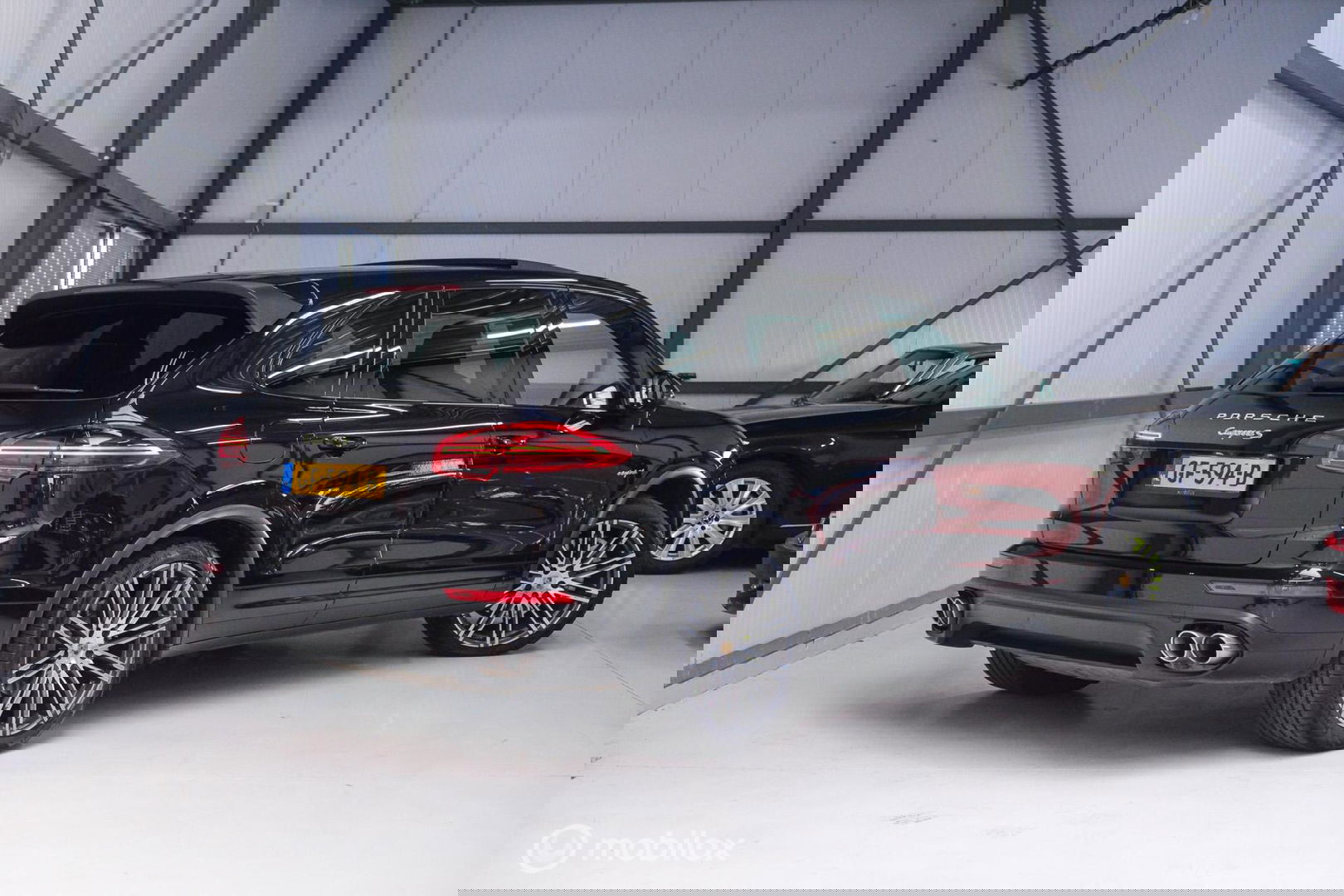 Porsche Cayenne 3.0 S E-Hybrid | Panorama | Trekhaak | Adaptive | Bicolor leder | LED | Memory | Stoelkoeling | NAP NL auto | Dealer onderhouden