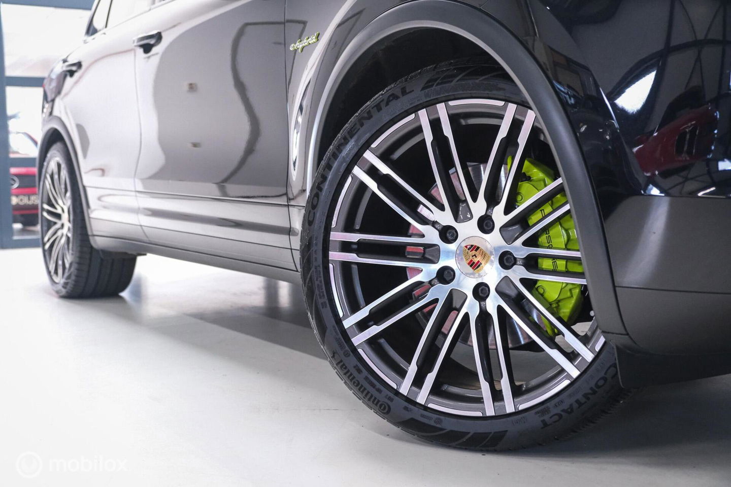 Porsche Cayenne 3.0 S E-Hybrid | Panorama | Trekhaak | Adaptive | Bicolor leder | LED | Memory | Stoelkoeling | NAP NL auto | Dealer onderhouden