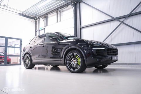 Porsche Cayenne 3.0 S E-Hybrid | Panorama | Trekhaak | Adaptive | Bicolor leder | LED | Memory | Stoelkoeling | NAP NL auto | Dealer onderhouden