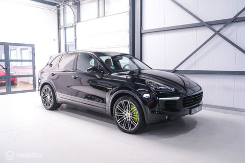 Porsche Cayenne 3.0 S E-Hybrid | Panorama | Trekhaak | Adaptive | Bicolor leder | LED | Memory | Stoelkoeling | NAP NL auto | Dealer onderhouden